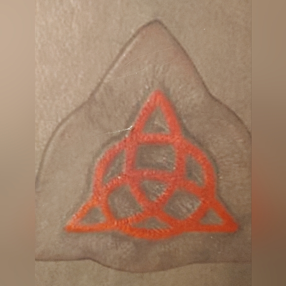 BOOK OF SHADOWS HARDCOVER FROM THE CHARMED TV SHOW - Picture 3 of 9